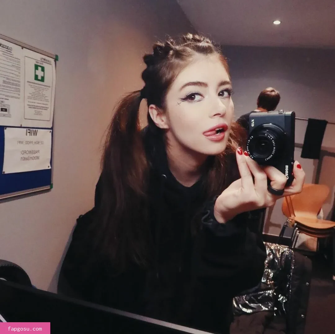 Chrissy Costanza