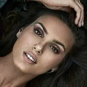 Camila Queiroz