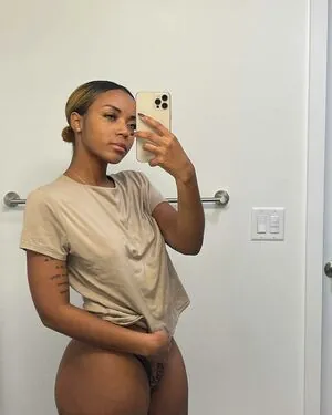 Darcii Moore content