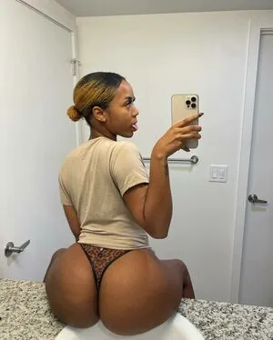 Darcii Moore content