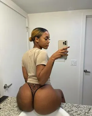 Darcii Moore content