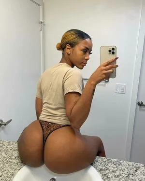 Darcii Moore content