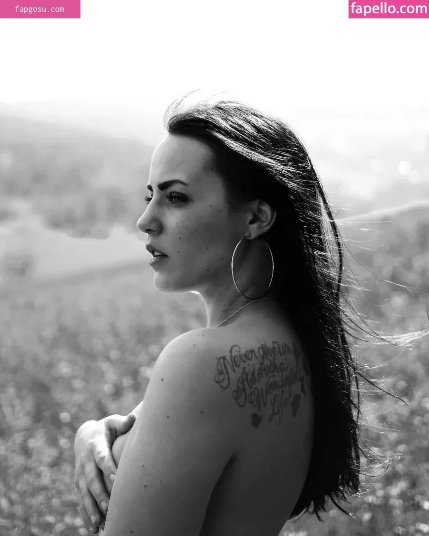 Elisaofficialx
