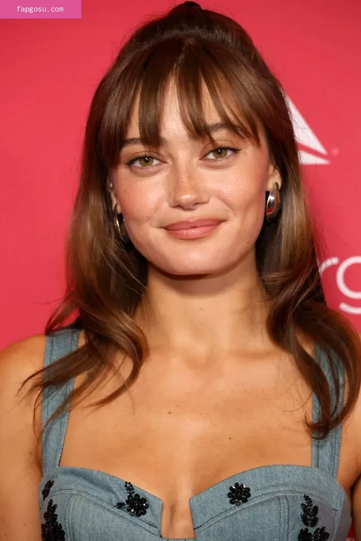 Ella Purnell
