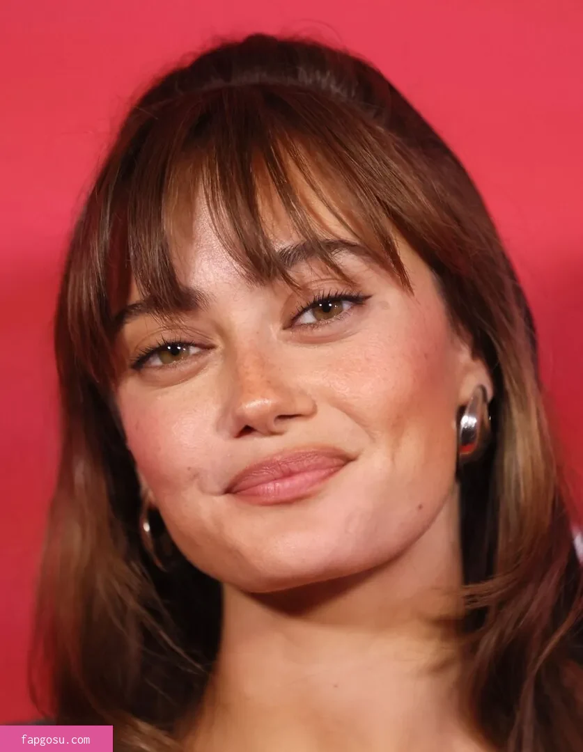 Ella Purnell