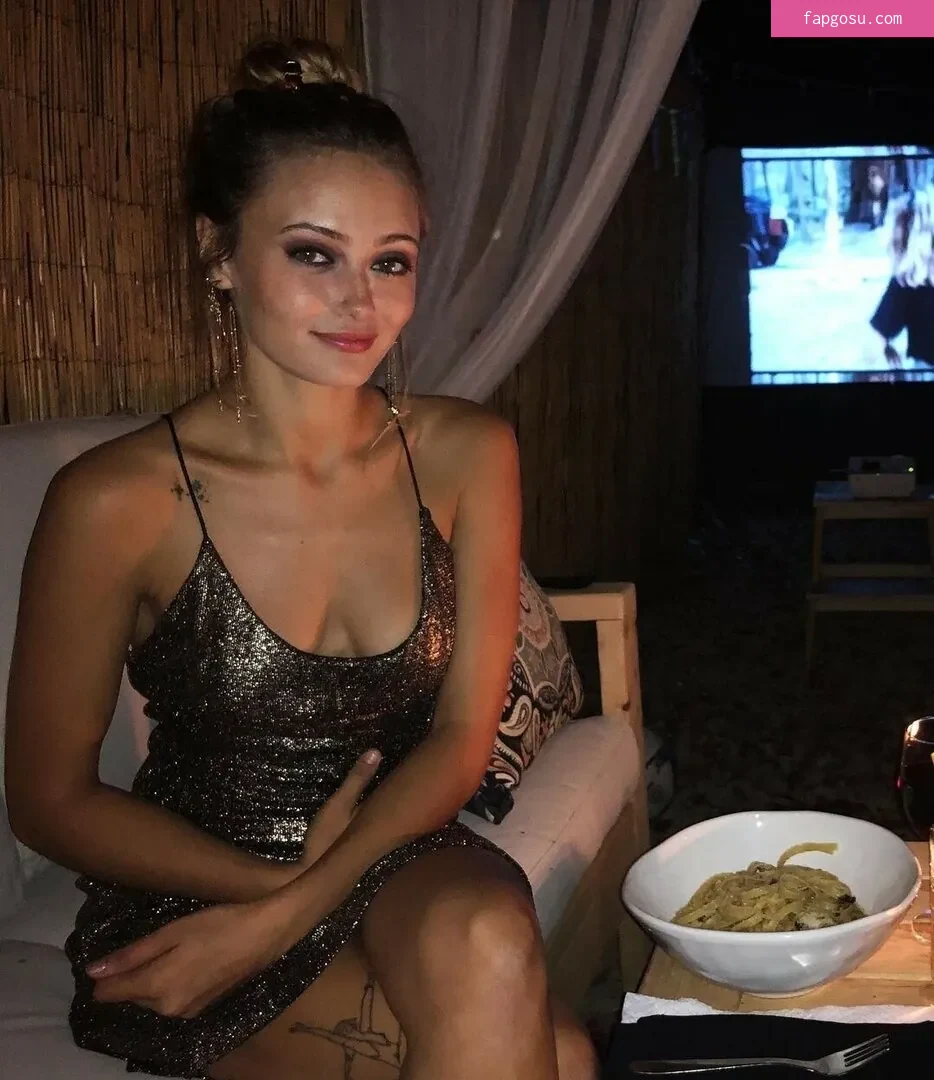 Ella Purnell