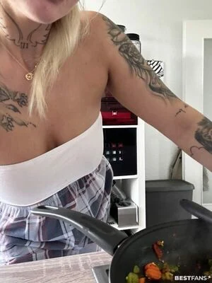 Flawing hot content