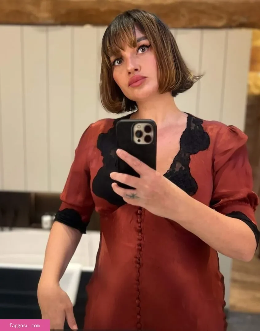 Gizzi Erskine
