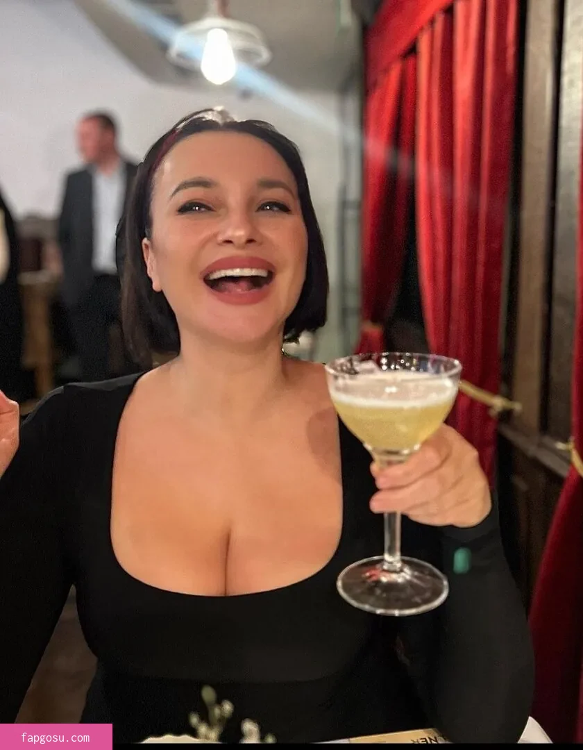 Gizzi Erskine