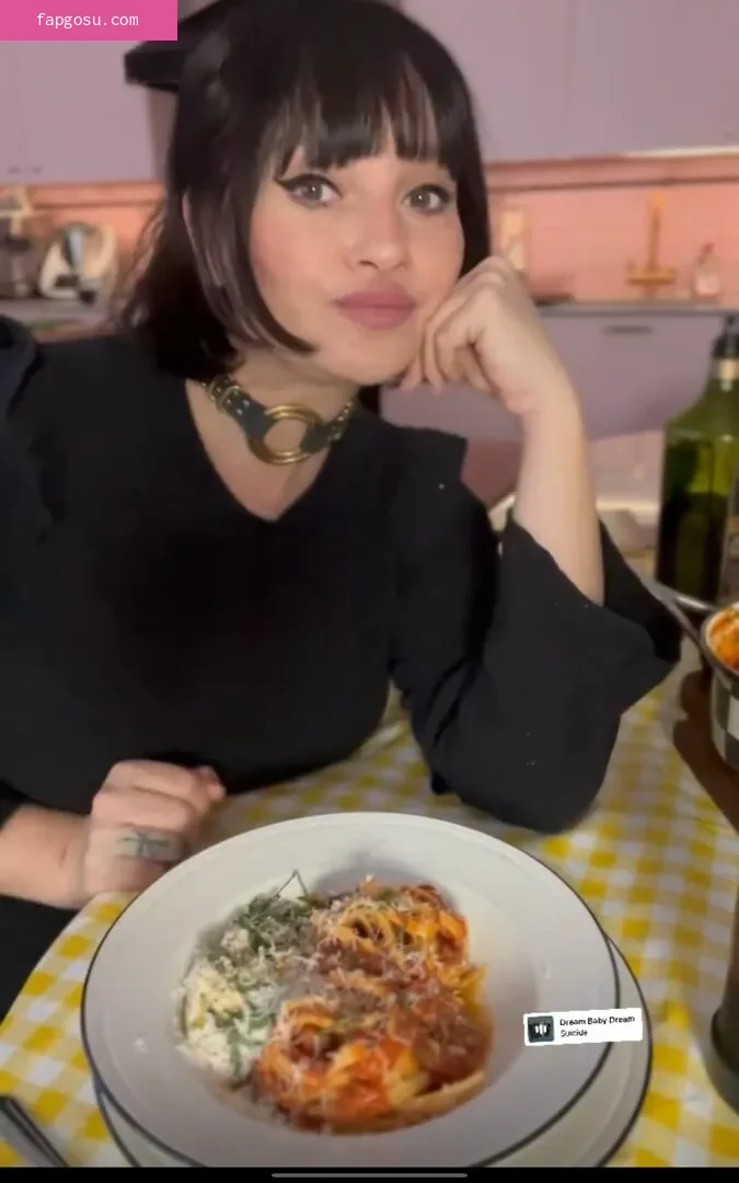 Gizzi Erskine