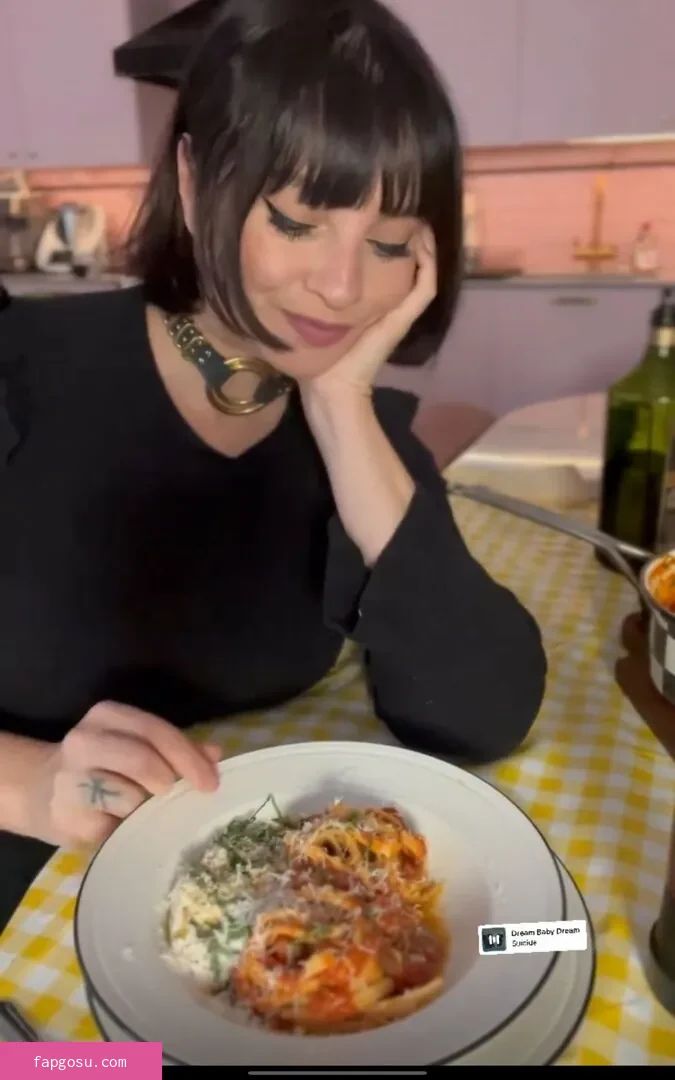 Gizzi Erskine