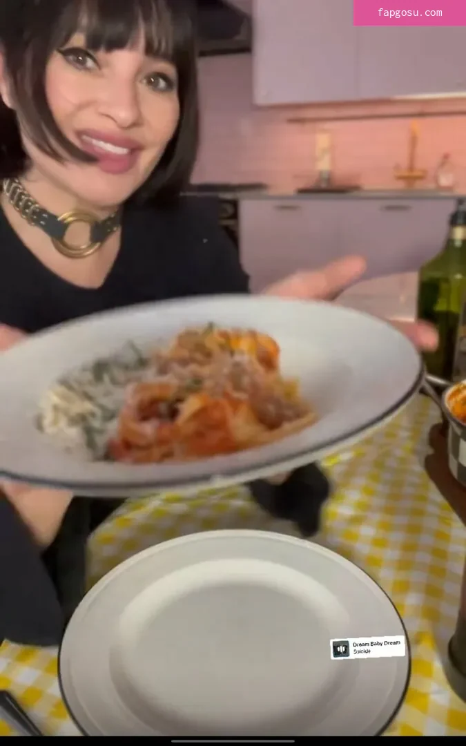Gizzi Erskine