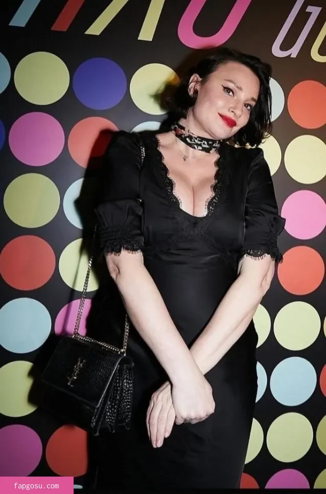 Gizzi Erskine