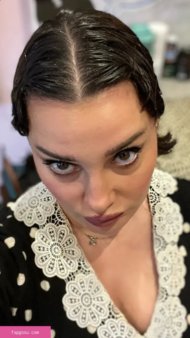 Gizzi Erskine