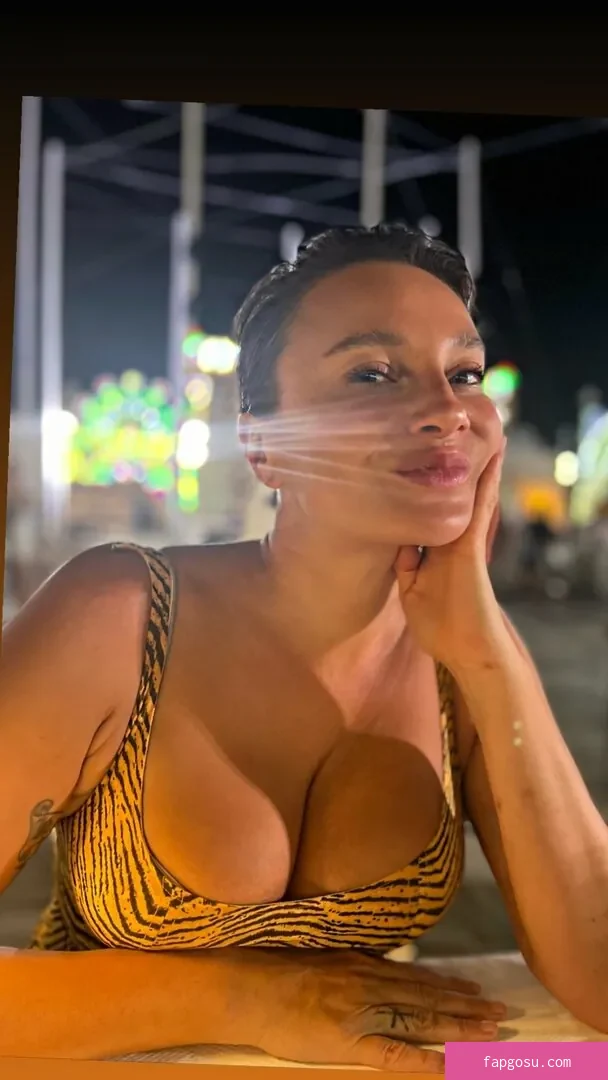Gizzi Erskine