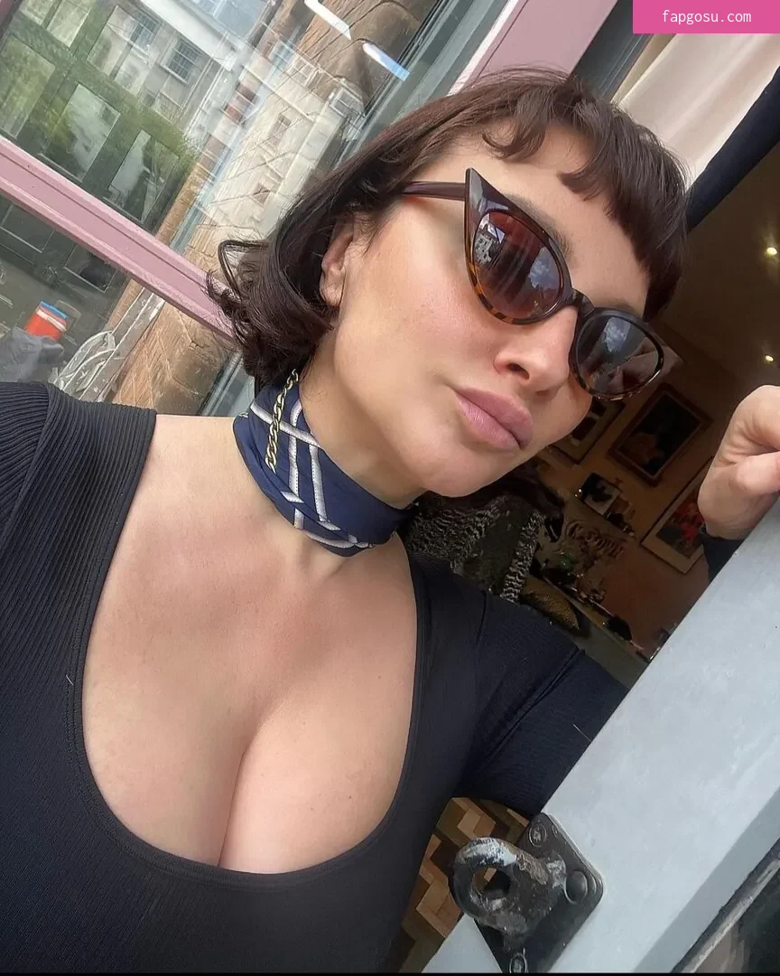 Gizzi Erskine