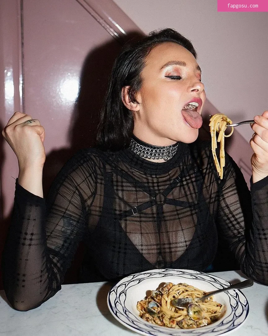 Gizzi Erskine