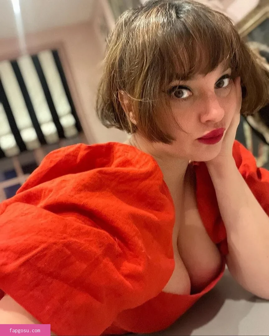 Gizzi Erskine