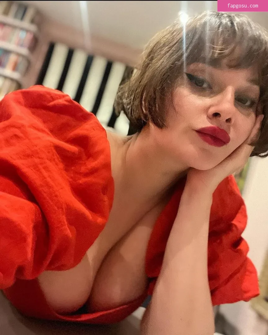 Gizzi Erskine