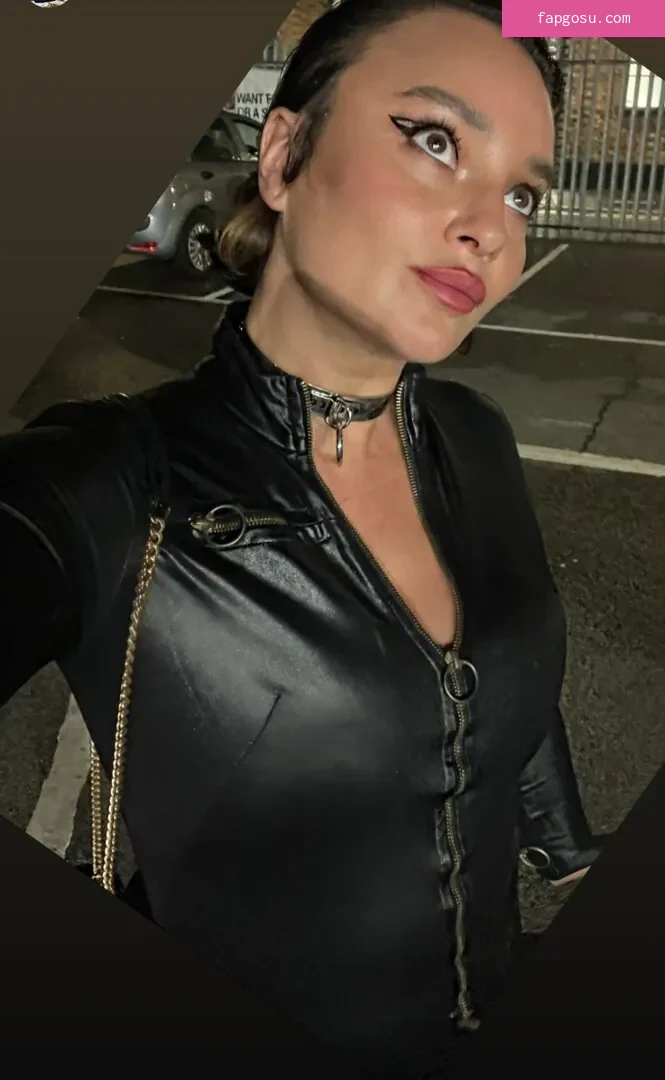 Gizzi Erskine