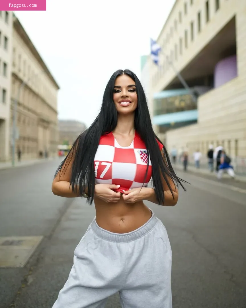 Ivana Knoll