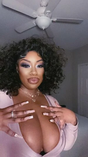 ILookLikeBaae content