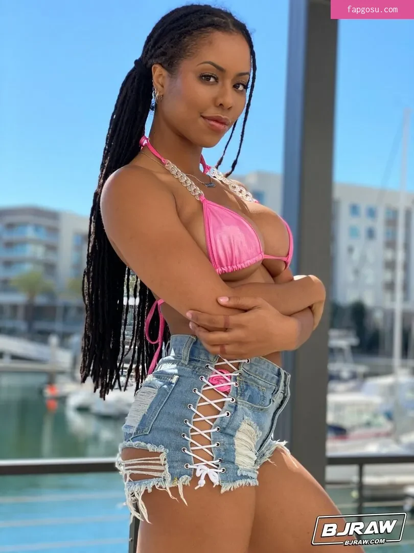 Kira Noir