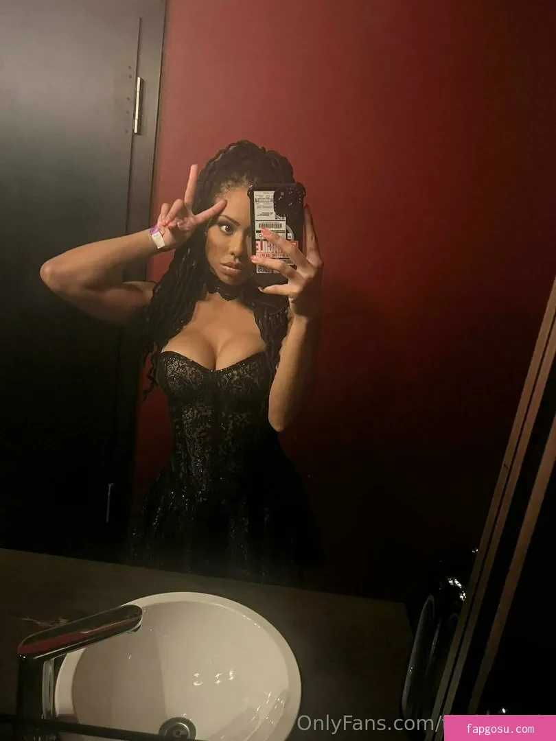 Kira Noir