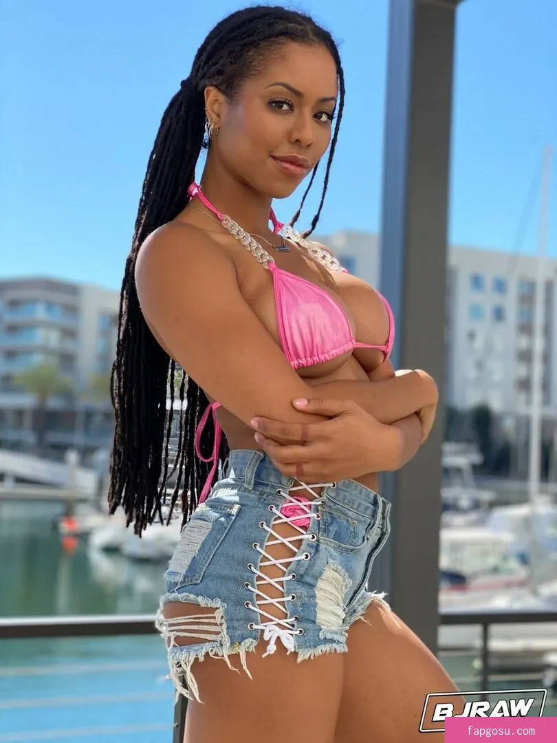 Kira Noir