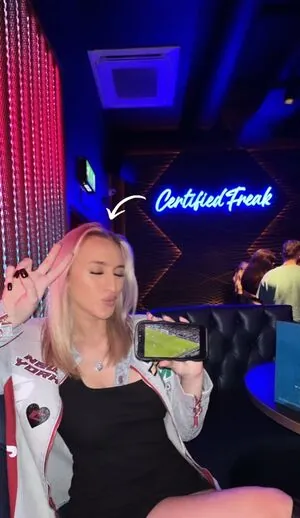 Lauren Day content
