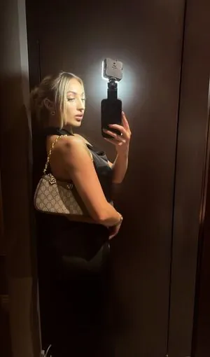 Lauren Day content