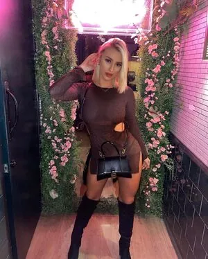 Lauren Day content