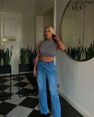Lauren Day content