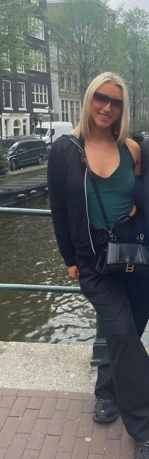 Lauren Day content