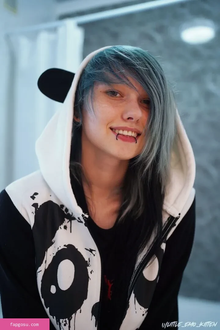 little_emo_kitten