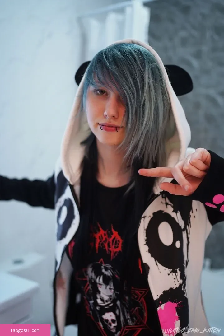 little_emo_kitten