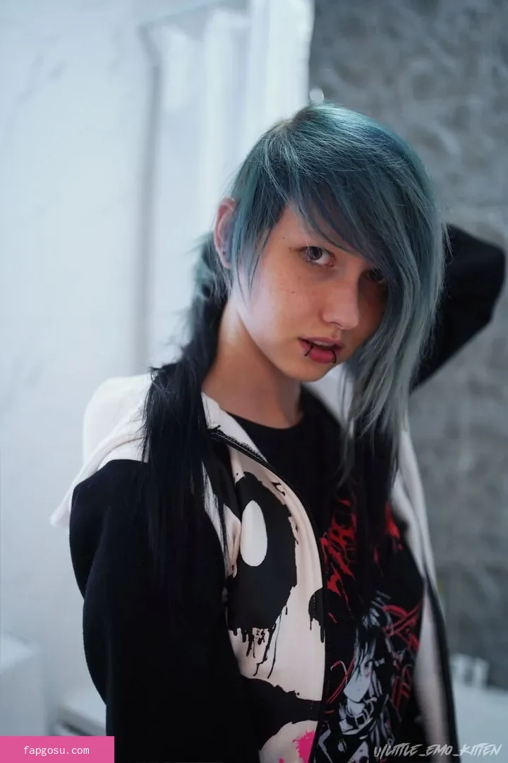 little_emo_kitten