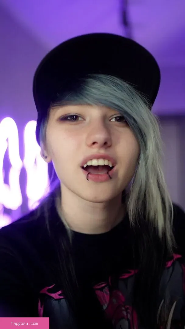 little_emo_kitten