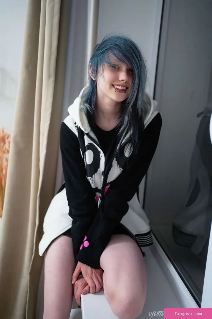 little_emo_kitten