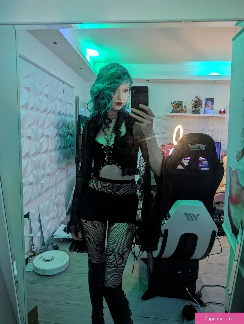little_emo_kitten
