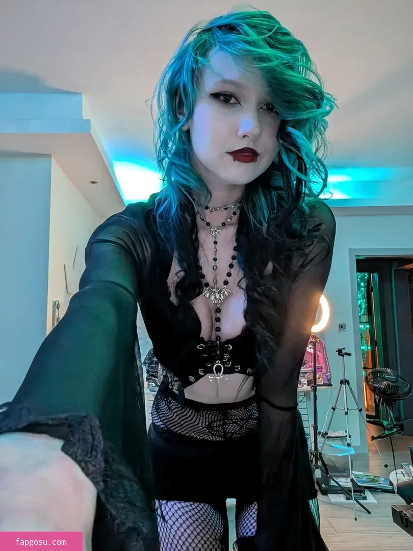 little_emo_kitten