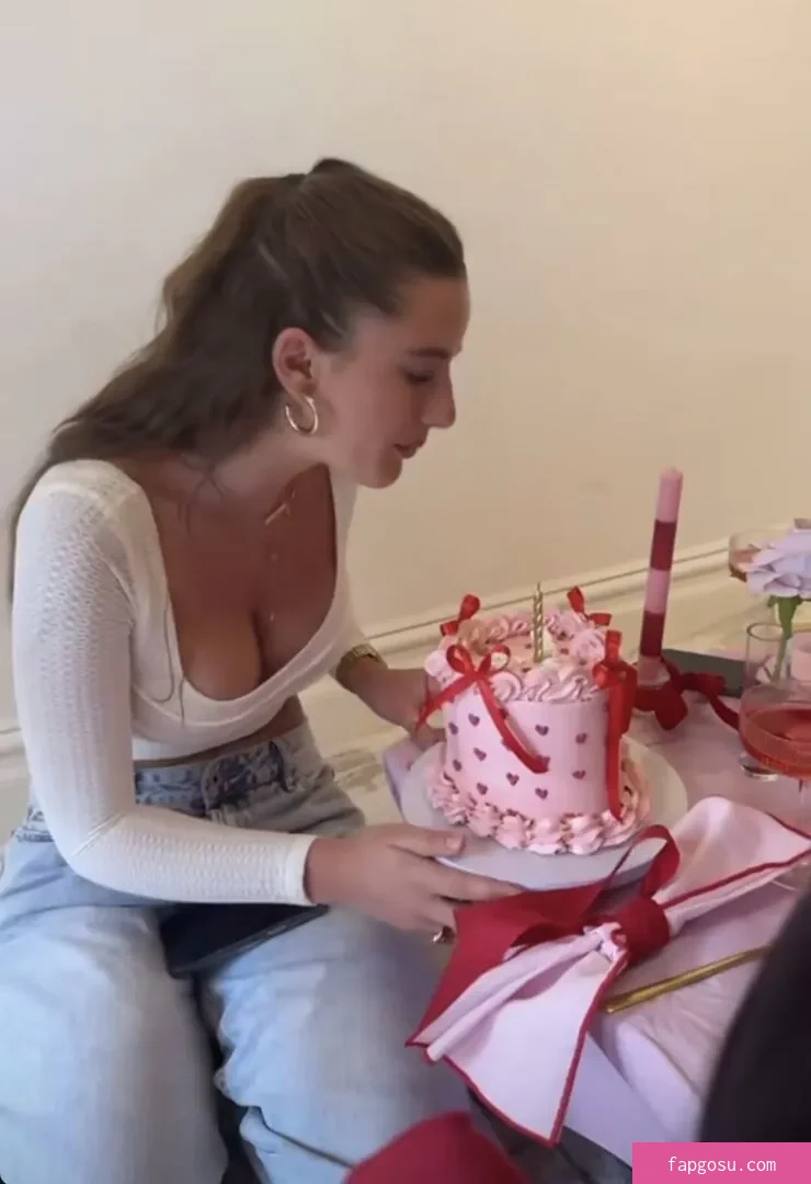 LAURA @lauramjj