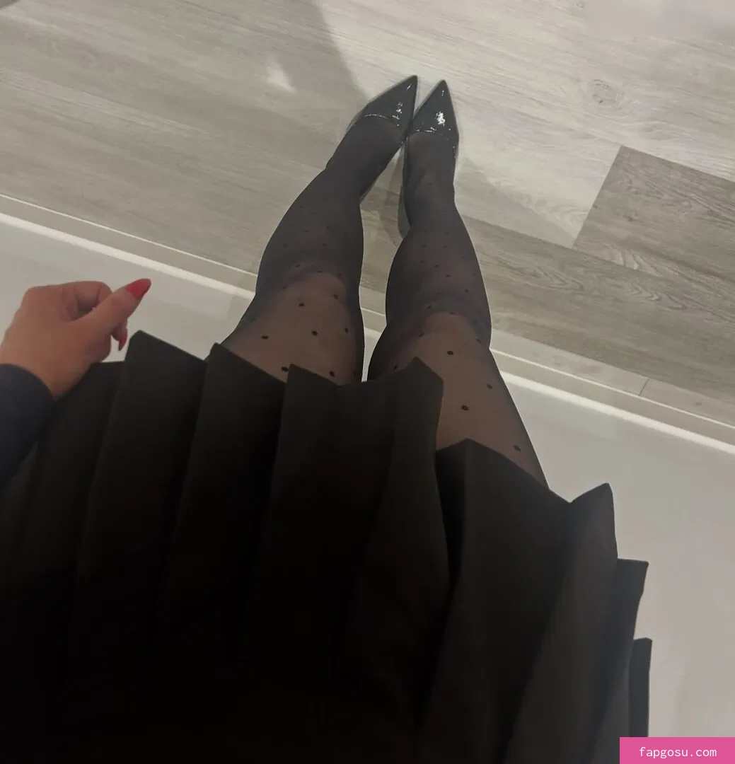 Lilou Loves Nylon