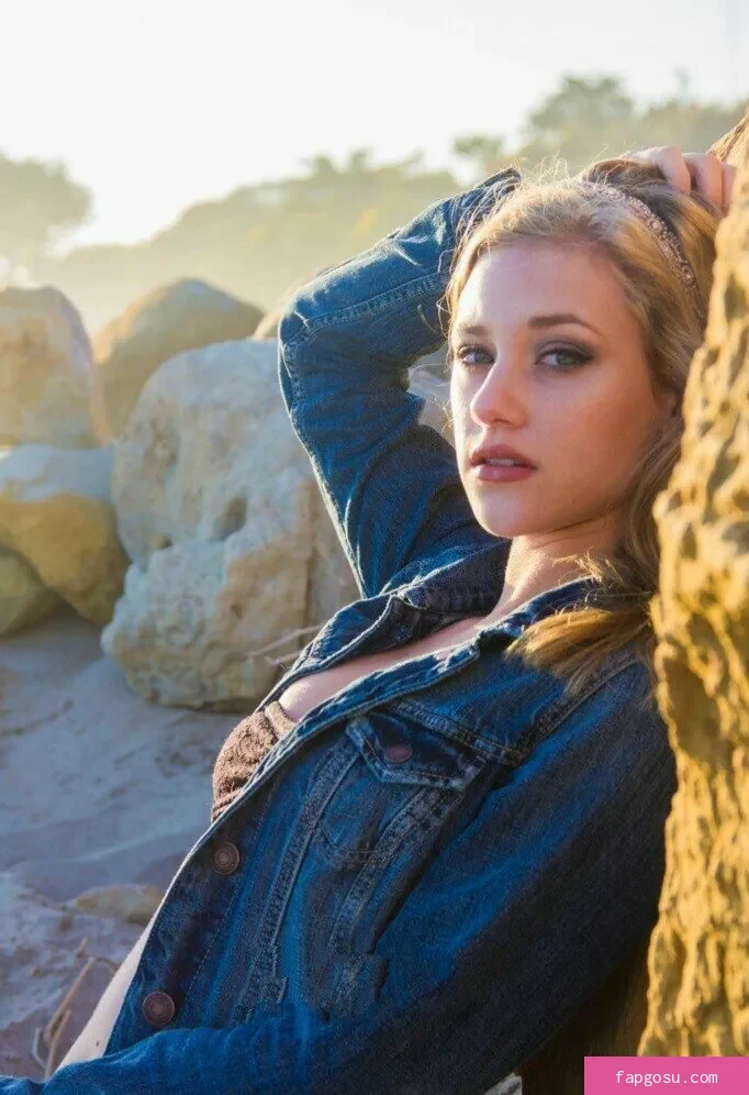 Lili Reinhart
