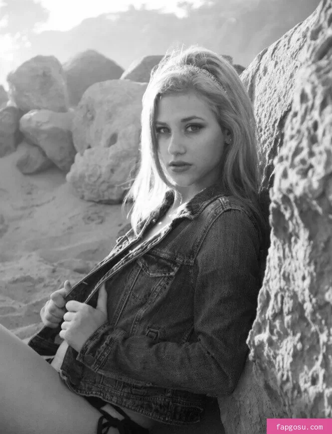 Lili Reinhart