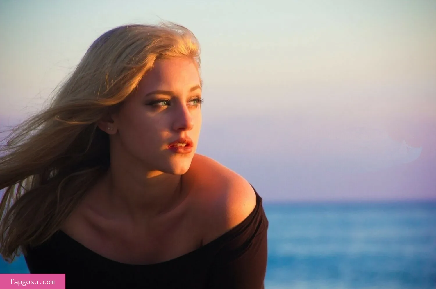 Lili Reinhart