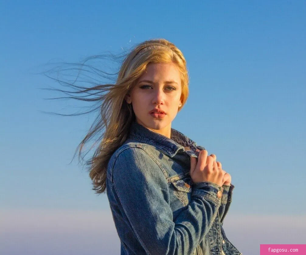 Lili Reinhart