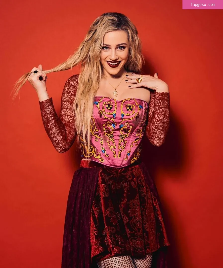 Lili Reinhart