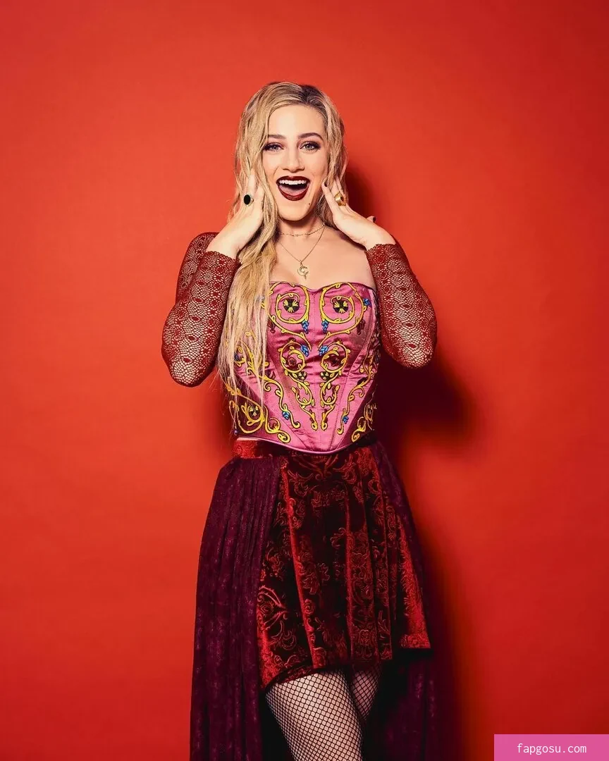 Lili Reinhart