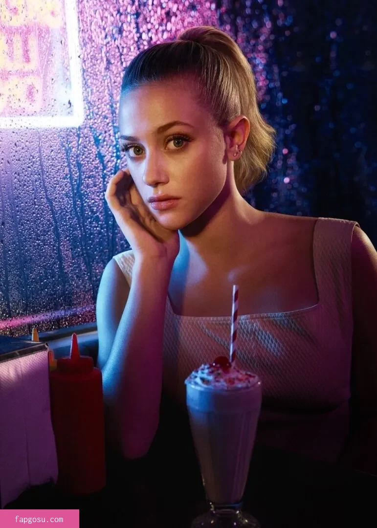 Lili Reinhart